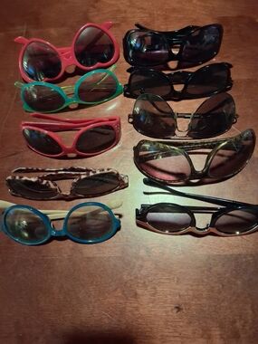 Mixed Lot of 10 Fashion Girls Sunglasses - Assorted Colors